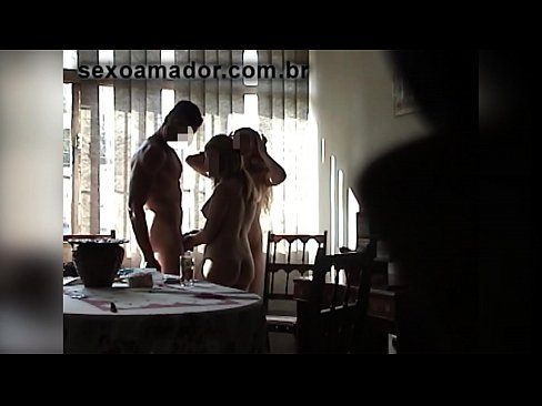 ❤️ Els amics sexuals conviden un home gegant i un trio amb ell ☑ Porno preciós al porno ca.pornma-com.ru