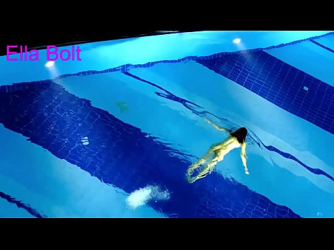 ❤️ No puc parar de mirar-la, jove rossa presa nedant nua a la piscina del complex ELLA BOLT ☑ Porno preciós al porno ca.pornma-com.ru